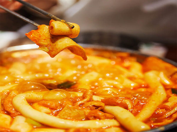 Makan Tteokbokki Prasmanan Sepuasnya, Berani Habis Berapa Ronde?