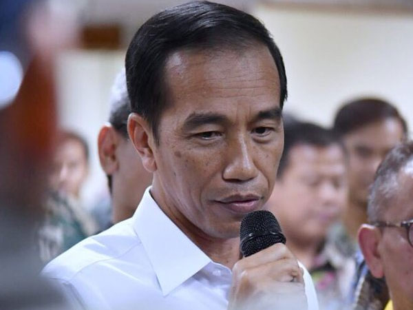 Jalan-jalan ke Mal E-Walk Balikpapan, Presiden Jokowi Beli Barang Diskonan