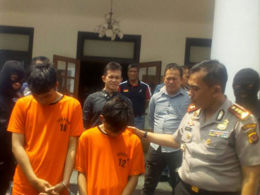 Gelap Mata, Kedua Remaja Asal Bandung Begal Korban di Depan Kantor Polisi