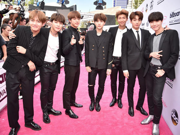 BTS Juga Sabet Predikat 'Best Dressed' di Red Carpet 'Billboard Music Awards 2017'!