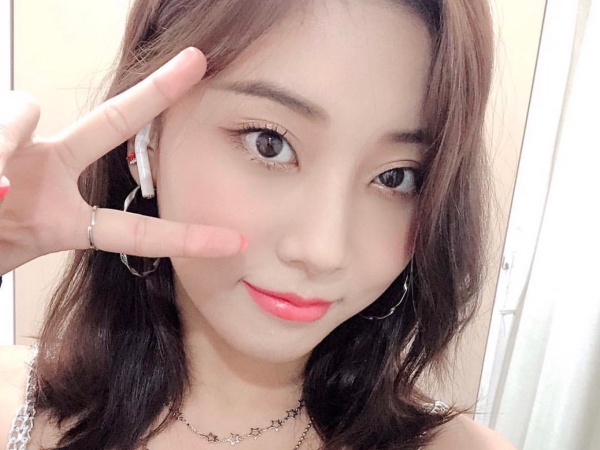Tanggapan Resmi Dari Seungyeon CLC Soal Staff Yang Mendorongnya: Kami Hanya Sedang Bercanda!