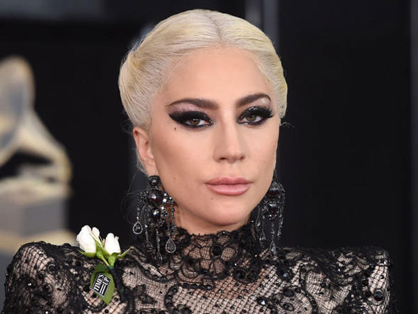 Alami Sakit Parah, Lady Gaga Sampai Batalkan 10 Lokasi Tur Dunianya!