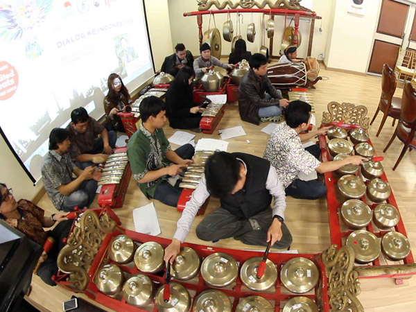 Keren, Anak Muda Korea Selatan Mulai Minati Gamelan Indonesia!