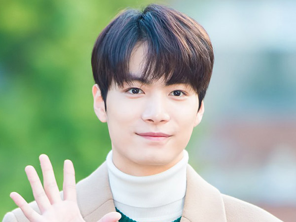 Jonghyun NU'EST Batalkan Seluruh Jadwal Usai Dilarikan ke Rumah Sakit