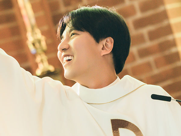 Kim Nam Gil Ungkap Kebahagiaan Jelang Penayangan 'The Fiery Priest 2'