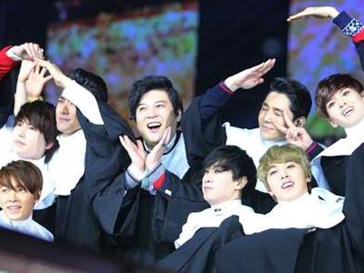 Tengok Kocaknya Penampilan Spesial Super Junior di SMTOWN Week