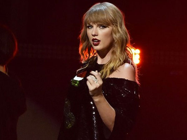 So Sweet, Taylor Swift Kepergok Digandeng Mesra Pacar Barunya