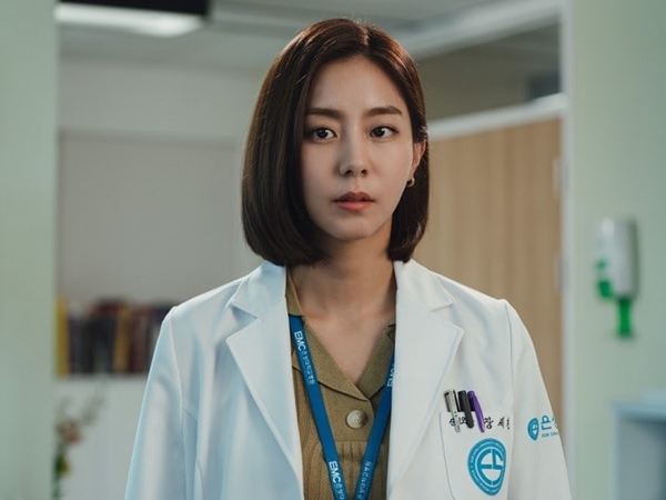 Uee Ceritakan Tentang Karakternya di Drama 'Ghost Doctor'