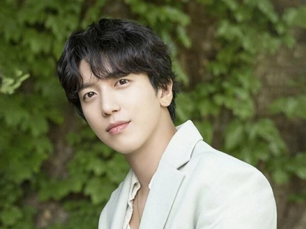 Yonghwa CNBLUE Pertimbangkan Bintangi Drama Korea Disney Plus