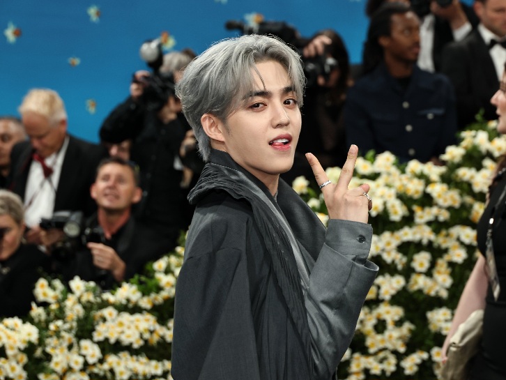 Elegansi S.Coups SEVENTEEN di Met Gala 2025, Padukan Gaya Modern dan Tradisi Hanbok