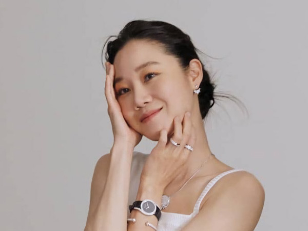 Sudah Sah, Gong Hyo Jin Pamer Cincin Kawin dengan Kevin Oh