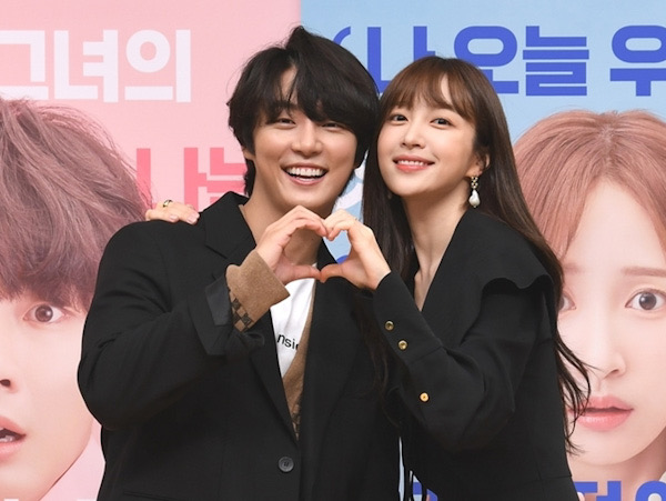 Kata Yoon Shi Yoon dan Hani EXID Soal Adegan 'Memalukan' di Drama You Raise Me Up