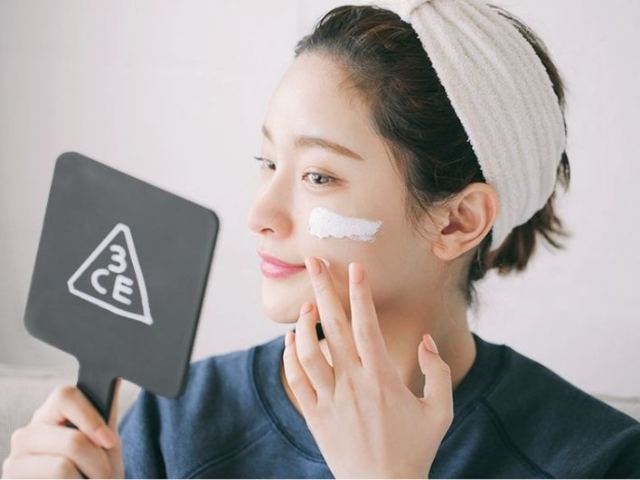 Masih Terus di Rumah Aja? Pakai 4 Produk Skincare Ini Agar Bisa Glow Up