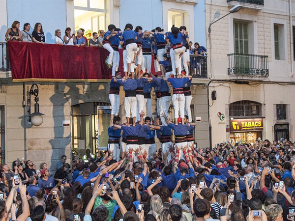 Meriahnya Festa Gracia, Festival Unik Piramida Manusia Di Barcelona!