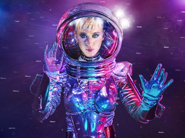 Katy Perry Jadi Astronot Cantik di MTV Video Music Awards 2017