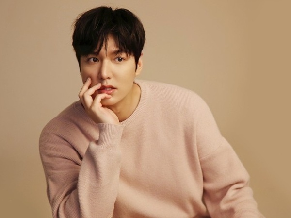 Pergi dengan Yeonwoo, Agensi Lee Min Ho Bantah Tudingan Langgar Prokes