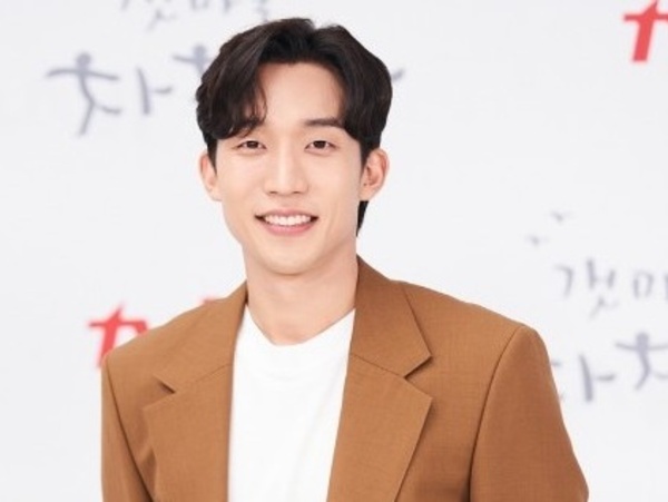 Lee Sang Yi Susul Woo Do Hwan Pertimbangkan Bintangi Drama Netflix 'Hunting Dogs'