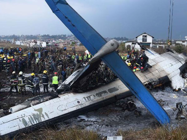 Teriakan Minta Tolong dari Kecelakaan Pesawat Bangladesh yang Hantam Tanah dan Terbakar