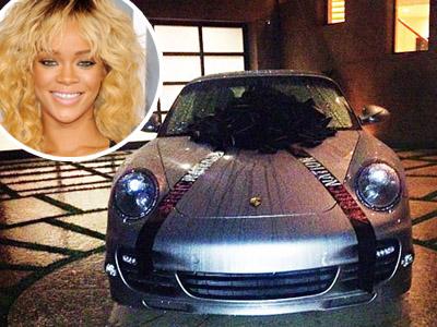 Rihanna Dihadiahi Natal Sebuah Porsche oleh Jay-Z