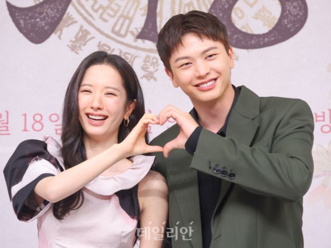 16 Tahun Sahabatan, Yook Sung Jae Bicara Soal Chemistry Romantis dengan Kim Ji Yeon di Drama Baru