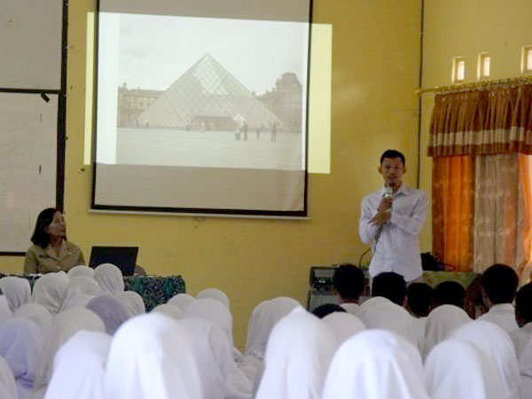 Cerita Haru Anak Penggali Kuburan yang Sukses Jadi Dokter Hingga Kuliah S-3 di Jepang