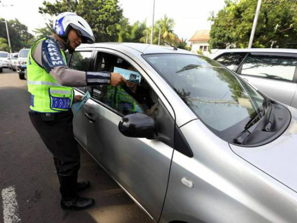 Peraturan Ganjil-Genap Resmi Berlaku Hari Ini, Belasan Mobil Sudah Kena Tilang