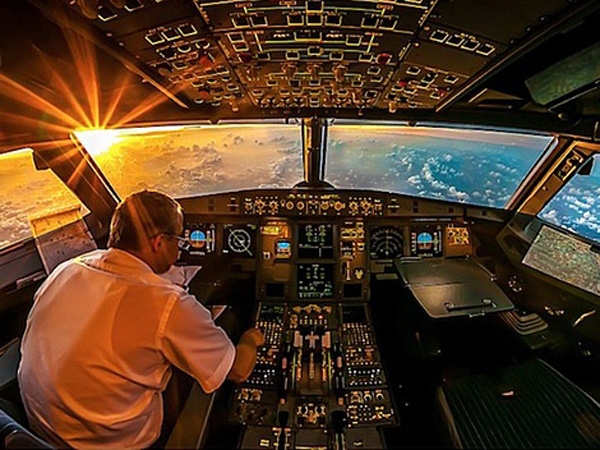 Misterius, Pilot Germanwings Berusaha Dobrak Pintu Kokpit Sebelum Jatuh
