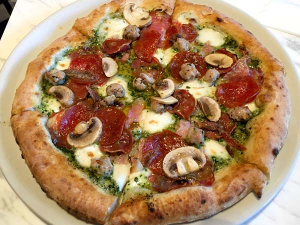 Puaskan Pelanggan, Restoran Ini mampu Sajikan Pizza Dalam Waktu 1 Menit!