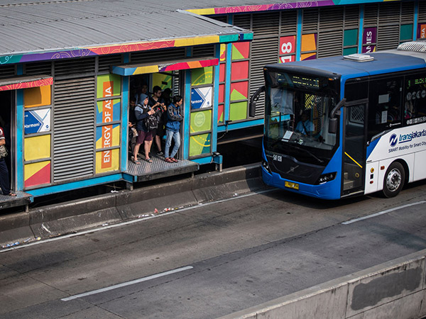 Catat, TransJakarta dan MRT Hanya Jalan Sampai Jam 8 Malam Mulai Hari Ini