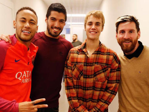 Bertemu Neymar dan Messi, Justin Bieber Eksis Merumput di Markas Barcelona