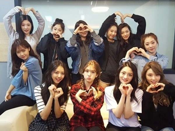 Nge-Fans, Begini Beragam Reaksi Lucu Para Member IOI Saat Lihat EXO Tampil