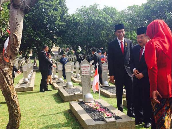 Peringati Hari Pahlawan, Presiden Jokowi Pimpin Upacara dan Ziarah Nasional
