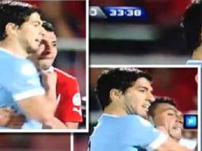 Terekam Kamera Pukul Pemain, Suarez Terancam Hukuman