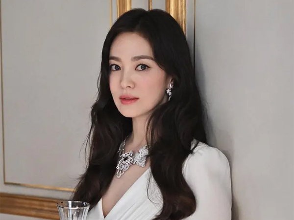 Song Hye Kyo Kembali Donasi Buku Sejarah di Hari Kemerdekaan Korea