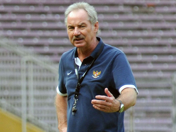 Ini Tanggapan Pelatih Alfred Riedl Soal Bus Timnas Indonesia yang Dilempari Batu di Vietnam