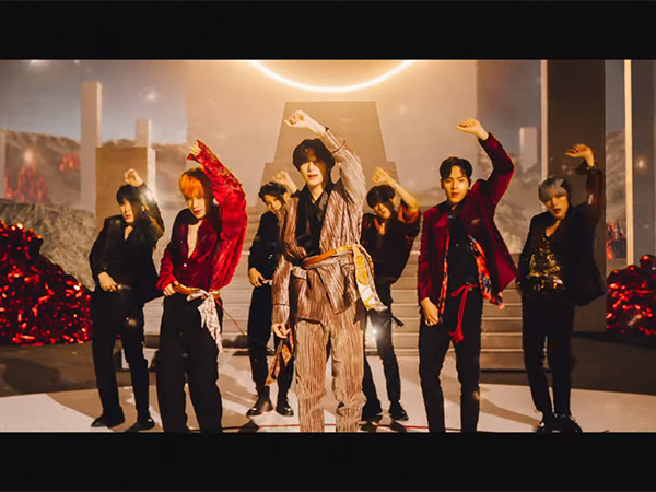 MONSTA X Ajak Penggemar Menari Bersama Diiringi Irama Menarik di MV 'Follow'