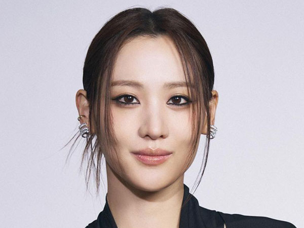 Claudia Kim Diam-diam Telah Bercerai Setelah 5 Tahun Menikah