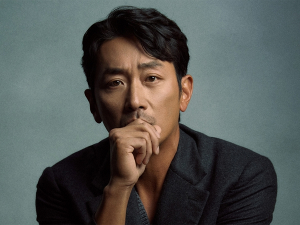 Ha Jung Woo Jadi Sutradara Sekaligus Pemain untuk Film Komedi Terbaru 'OB'