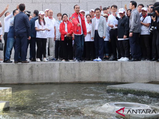 Impian Jokowi Kali Ciliwung Bersih Seperti Sungai Cheonggyecheon di Seoul