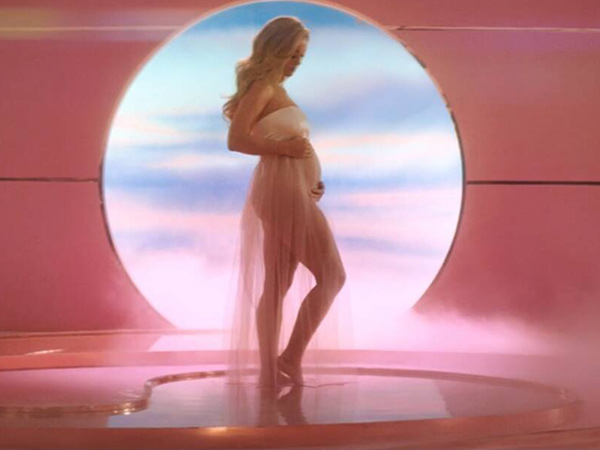 Katy Perry Umumkan Kehamilan Pertama Lewat Musik Video Terbaru!