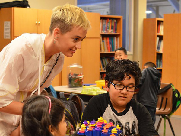 Sibuk di Dunia Hiburan, Katy Perry Tak Lupa Lakukan Aksi Sosial