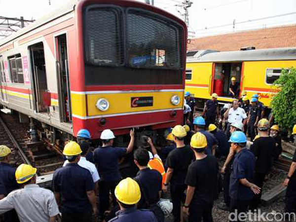 Gerbong Wanita Commuter Line Bekasi Anjlok di Stasiun Manggarai