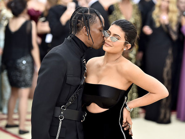 Kylie Jenner Punya Pengawalan Setara Presiden Saat Nonton Konser Sang Kekasih?