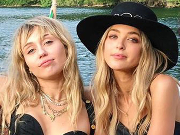 Miley Cyrus Tetap Lengket dengan Kaitlynn Carter, Kali Ini Ditemani Ibu Miley