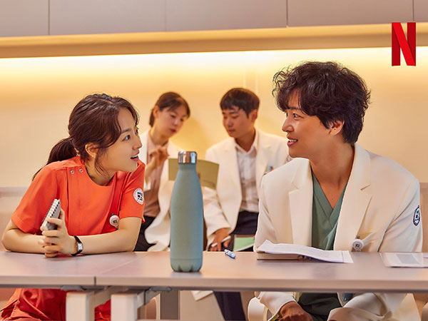 Proses Adaptasi Park Bo Young Sebagai Perawat Pasien Kejiwaan di 'Daily Dose of Sunshine'