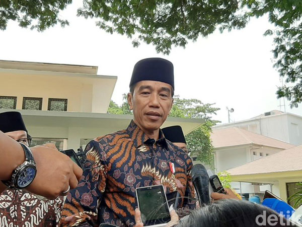 Gestur Jokowi Saat Ditanya Wartawan Terkait Penangkapan Dandhy Laksono-Ananda Badudu