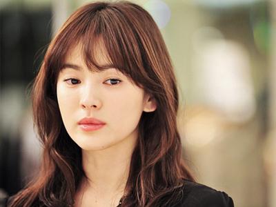 Song Hye Gyo Bawa Pulang Penghargaan Besar APAN Star Awards 2013