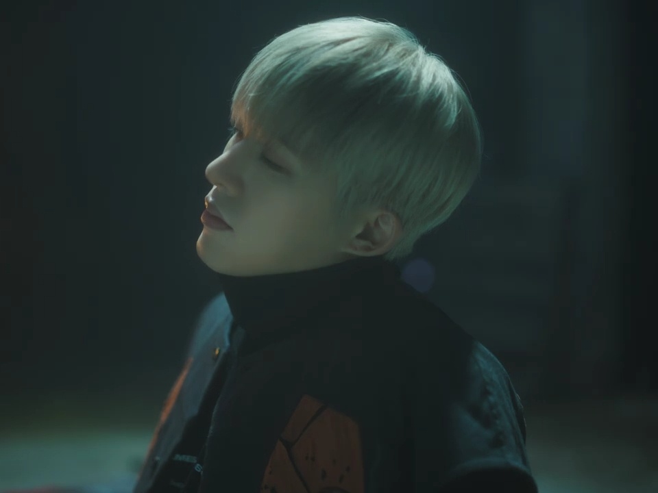 Luncurkan Album Global, B.I Rilis MV 'Keep Me Up'