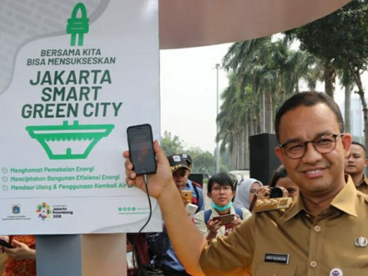 Asyik, Kini Hadir Fasilitas Pengisian Daya Ponsel Tenaga Surya di Lapangan Monas