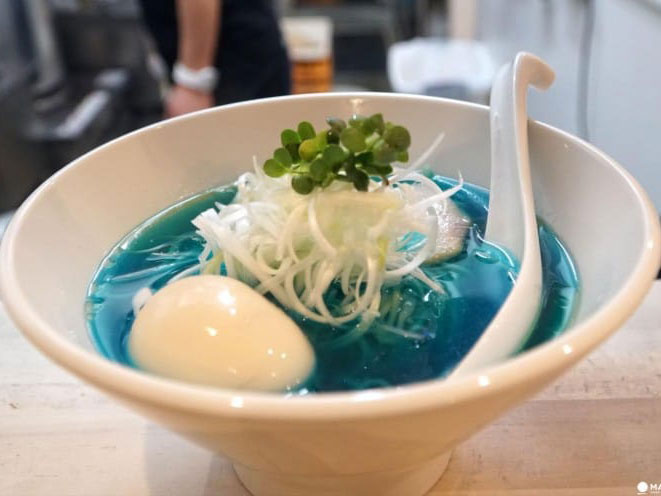 Neon sampai Mangga, Ini Dia 5 Kreasi Unik Ramen Yang Wajib Kamu Coba!